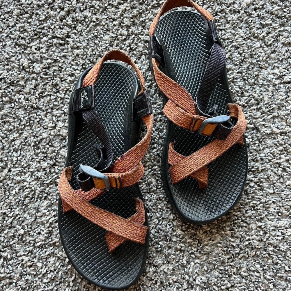 Chaco Orange Black Sandals Womens 9 Gorpcore Hiking Outdoor Vacation Cushion